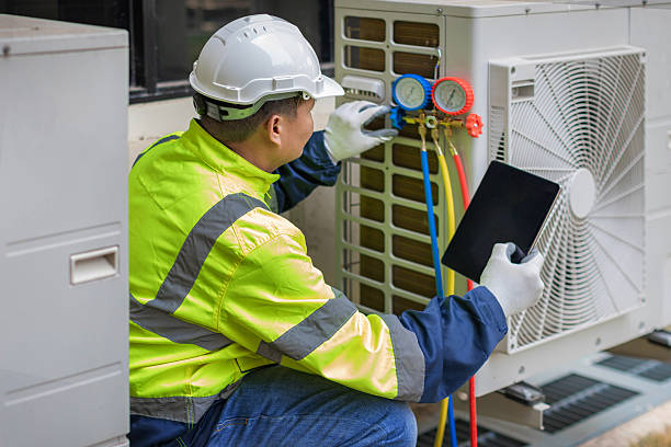 Professional Hvac technician working in Goshen, AR
